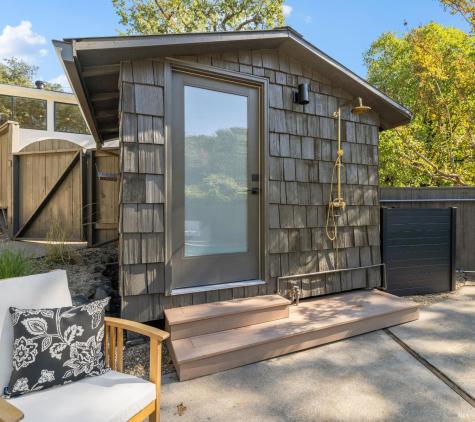 17285 Hillcrest Avenue Sonoma CA 95476