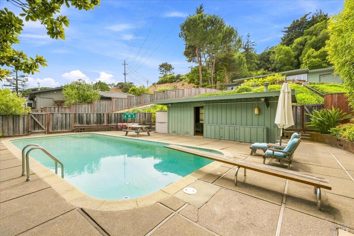 951 Meadowsweet Drive Corte Madera CA 94925