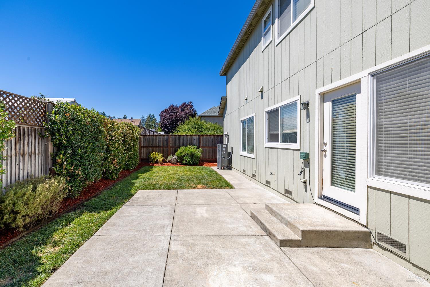 329 Hansbery Way Santa Rosa CA 95409