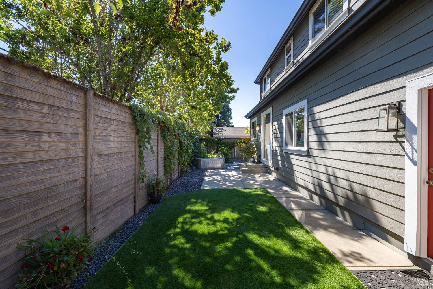 2038 Red Oak Circle Santa Rosa CA 95403
