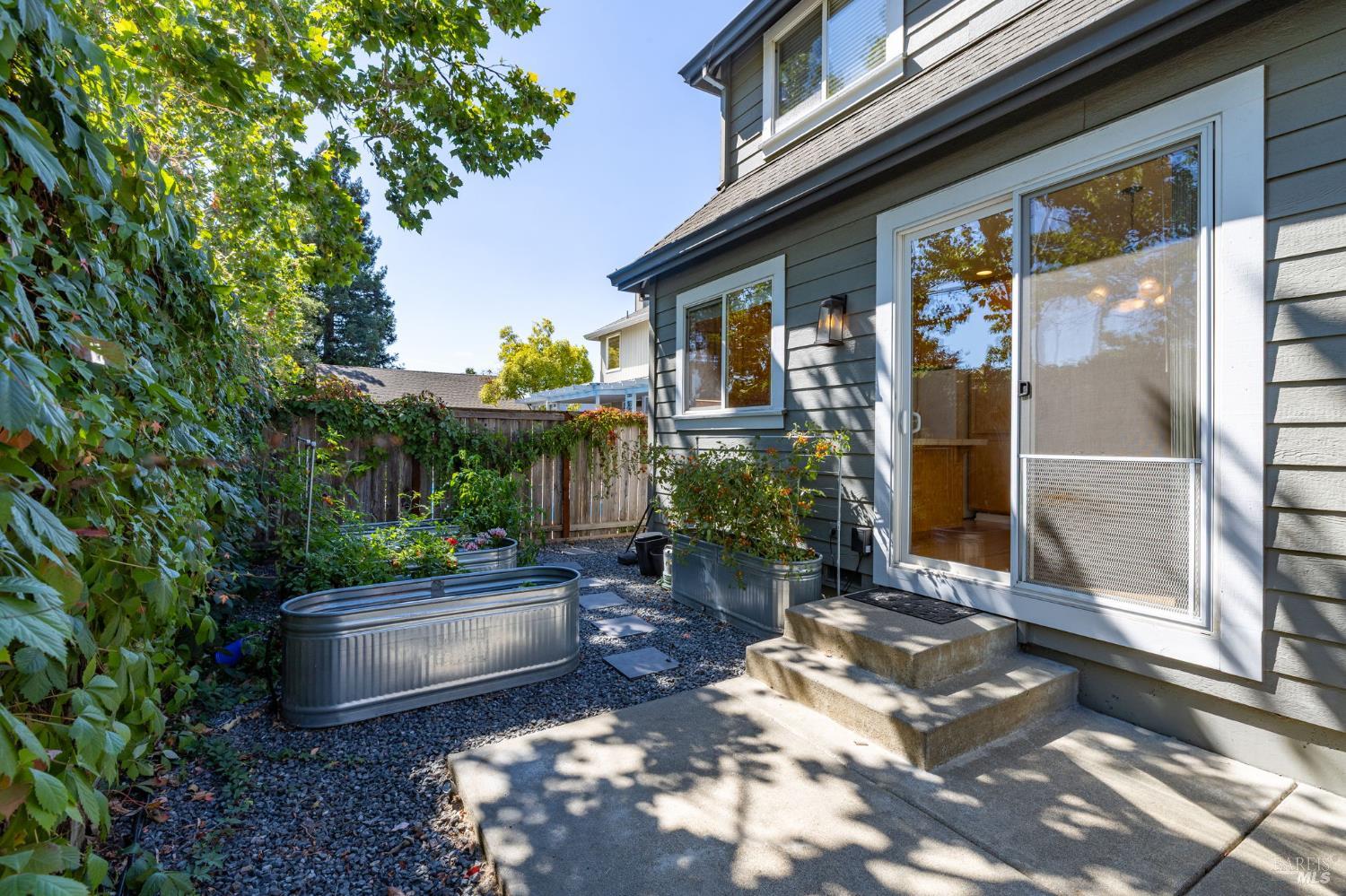 2038 Red Oak Circle Santa Rosa CA 95403