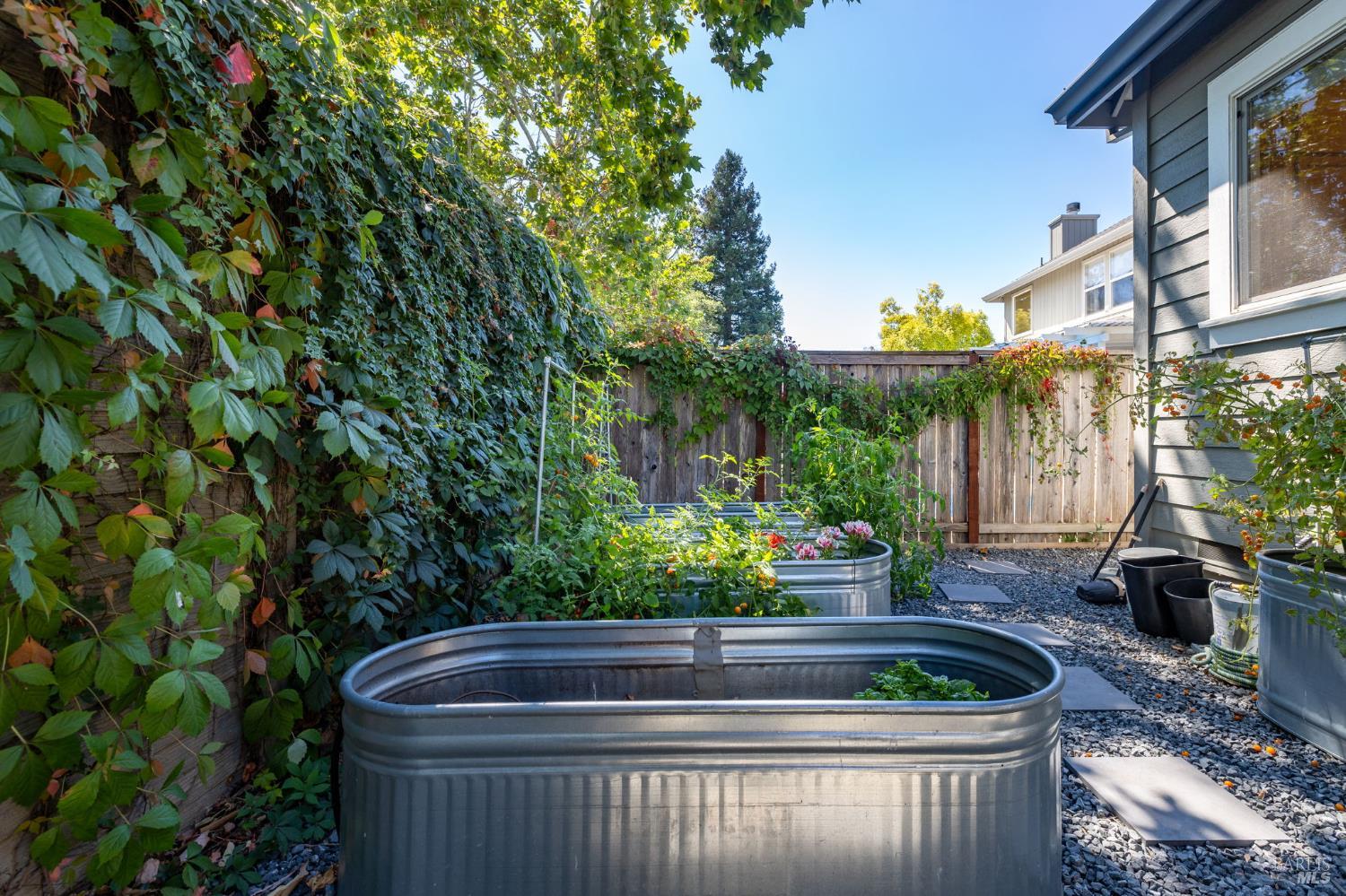 2038 Red Oak Circle Santa Rosa CA 95403