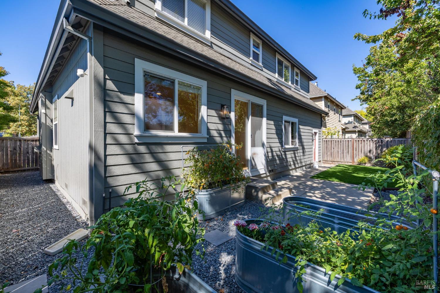 2038 Red Oak Circle Santa Rosa CA 95403
