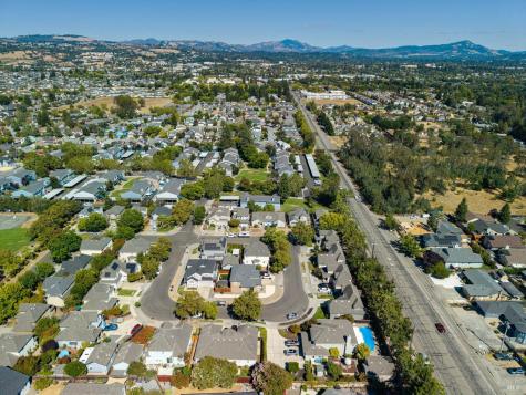 2038 Red Oak Circle Santa Rosa CA 95403