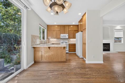 2038 Red Oak Circle Santa Rosa CA 95403