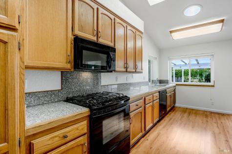 9151 Piccadilly Circle Windsor CA 95492
