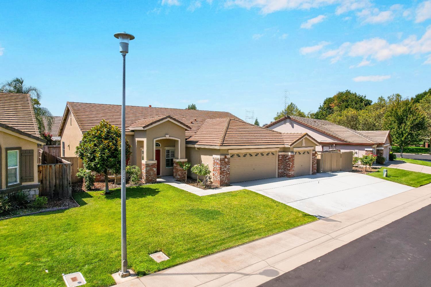 9408 Blue Diamond Way Elk Grove CA 95624