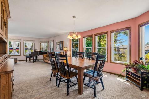 860 March Avenue Healdsburg CA 95448