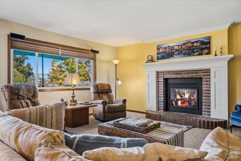 860 March Avenue Healdsburg CA 95448
