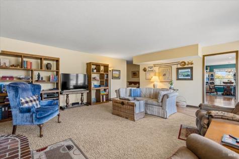 860 March Avenue Healdsburg CA 95448