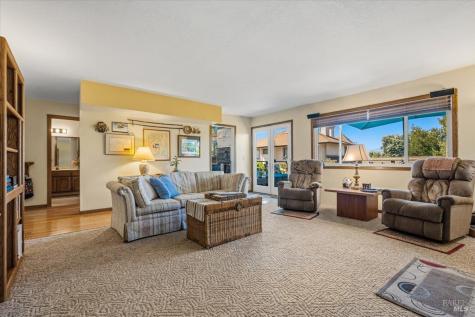 860 March Avenue Healdsburg CA 95448