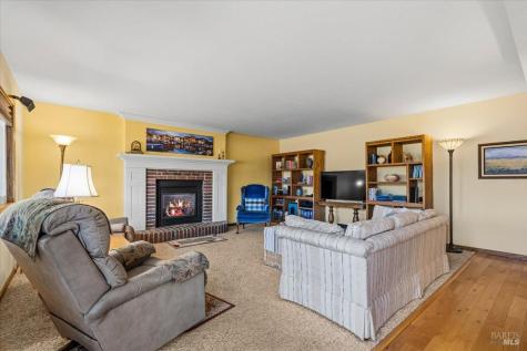 860 March Avenue Healdsburg CA 95448