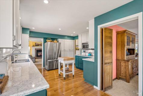 860 March Avenue Healdsburg CA 95448