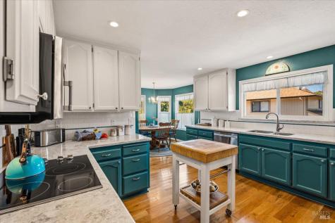 860 March Avenue Healdsburg CA 95448