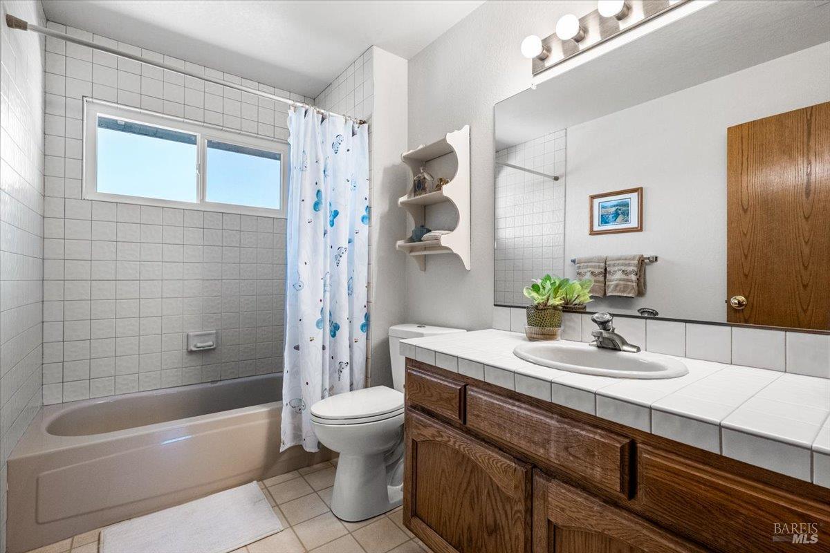 860 March Avenue Healdsburg CA 95448