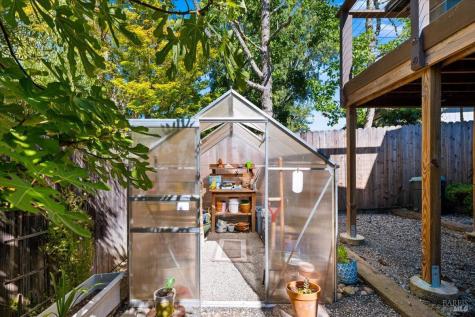 860 March Avenue Healdsburg CA 95448