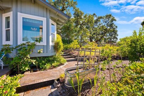 860 March Avenue Healdsburg CA 95448