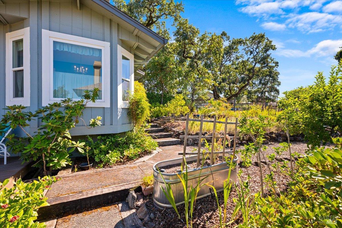 860 March Avenue Healdsburg CA 95448