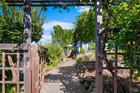860 March Avenue Healdsburg CA 95448