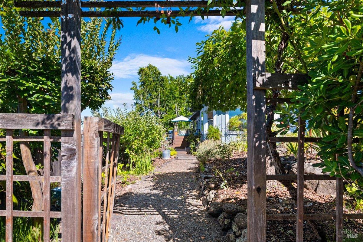 860 March Avenue Healdsburg CA 95448