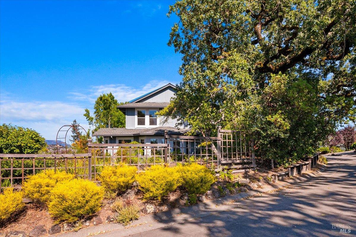 860 March Avenue Healdsburg CA 95448