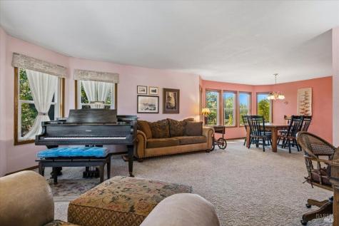 860 March Avenue Healdsburg CA 95448