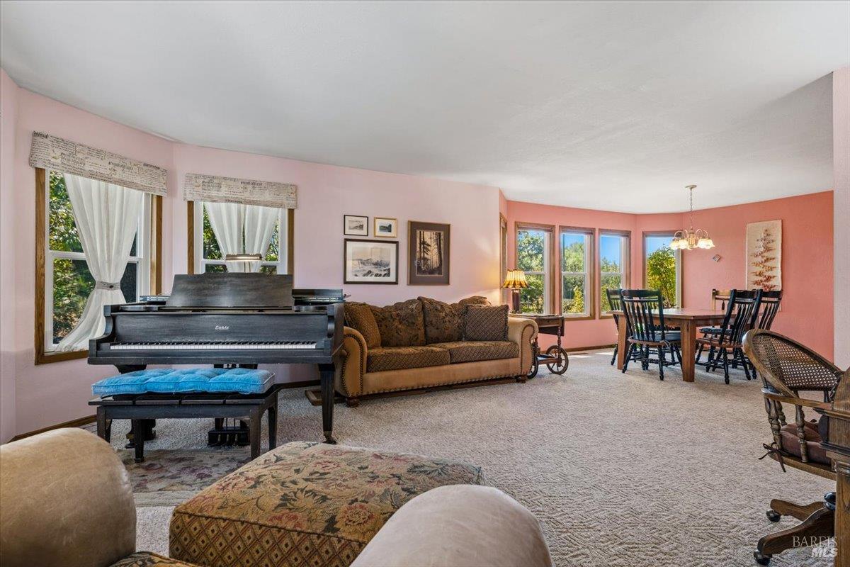 860 March Avenue Healdsburg CA 95448