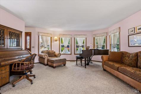 860 March Avenue Healdsburg CA 95448