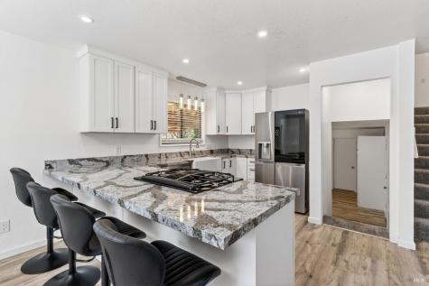 100 Roan Court Cloverdale CA 95425