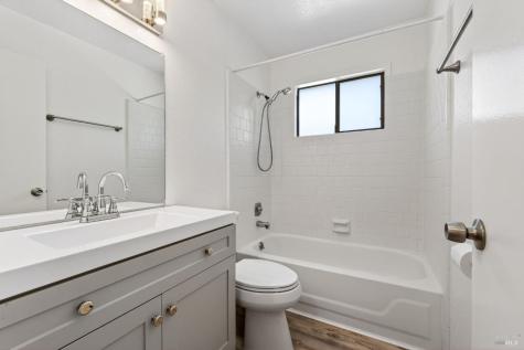 100 Roan Court Cloverdale CA 95425