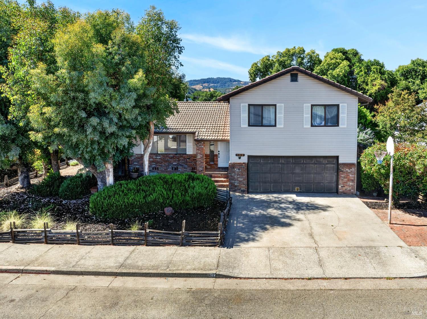 100 Roan Court Cloverdale CA 95425