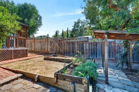 100 Roan Court Cloverdale CA 95425