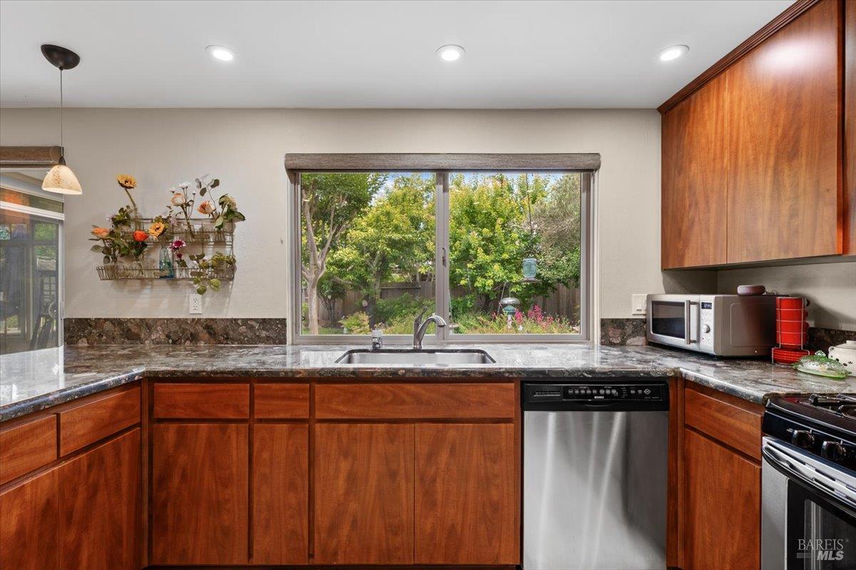 6505 Stonecroft Terrace Santa Rosa CA 95409