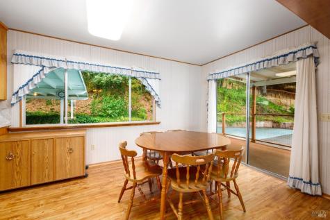 1135 Palomino Road Cloverdale CA 95425