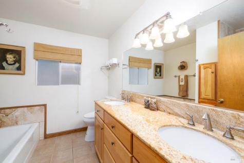 1135 Palomino Road Cloverdale CA 95425