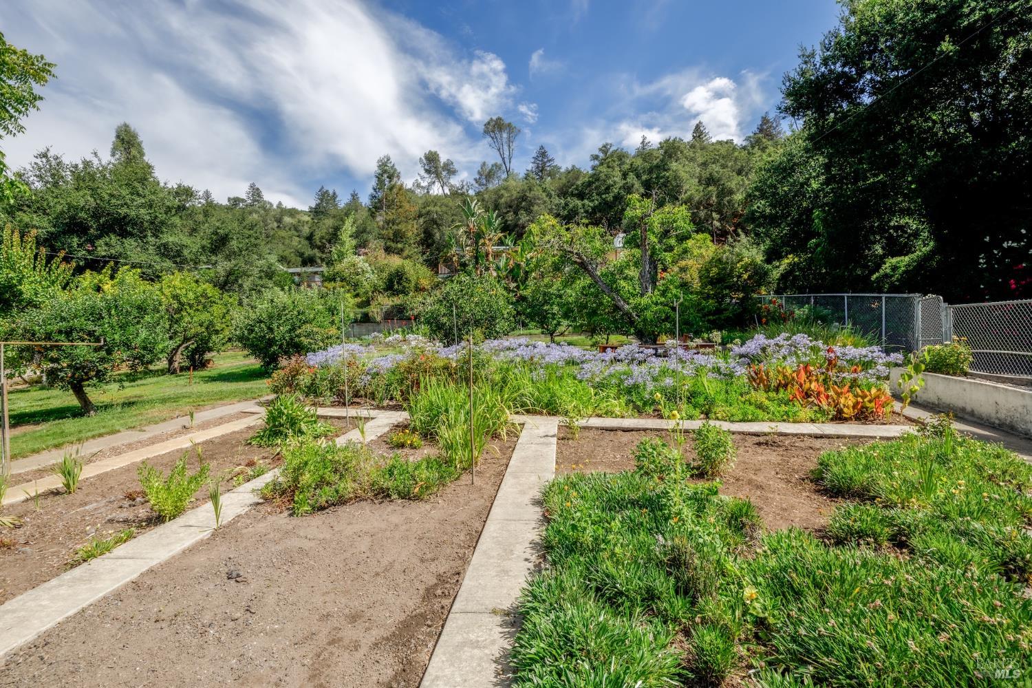 1135 Palomino Road Cloverdale CA 95425