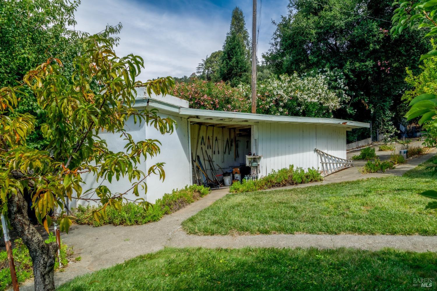 1135 Palomino Road Cloverdale CA 95425