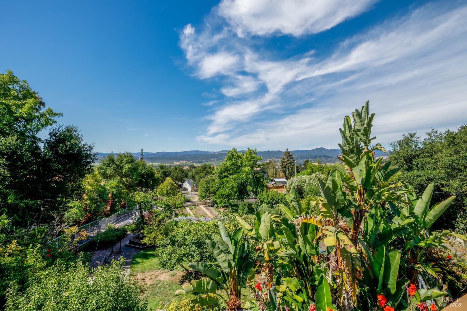 1135 Palomino Road Cloverdale CA 95425