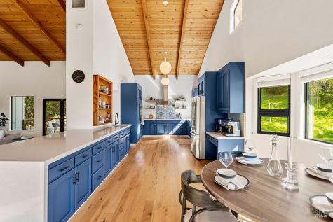 913 Valley View Drive Healdsburg CA 95448