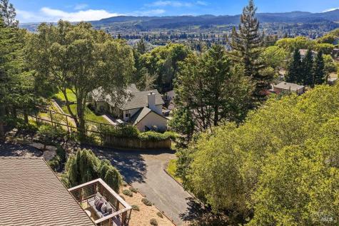 913 Valley View Drive Healdsburg CA 95448