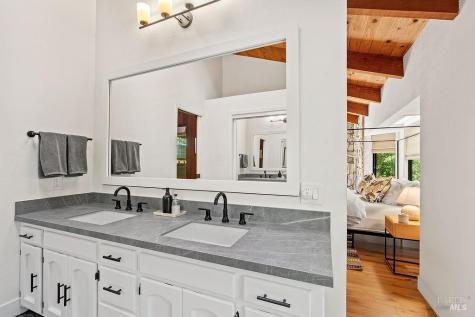 913 Valley View Drive Healdsburg CA 95448