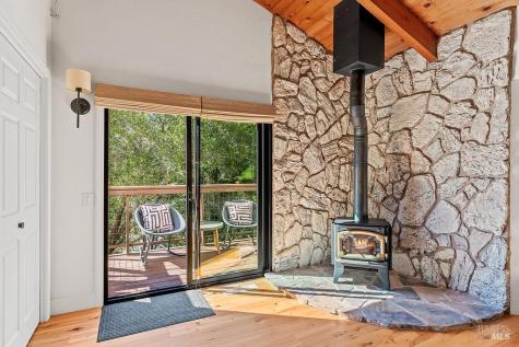 913 Valley View Drive Healdsburg CA 95448