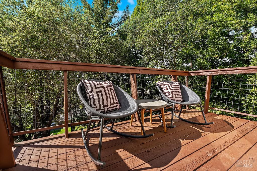913 Valley View Drive Healdsburg CA 95448