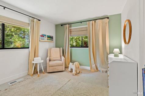 913 Valley View Drive Healdsburg CA 95448