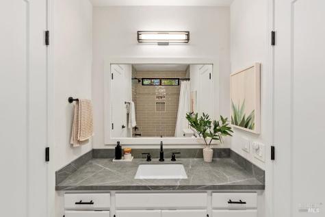 913 Valley View Drive Healdsburg CA 95448