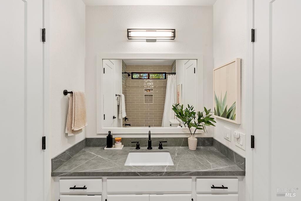913 Valley View Drive Healdsburg CA 95448