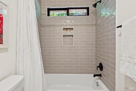913 Valley View Drive Healdsburg CA 95448