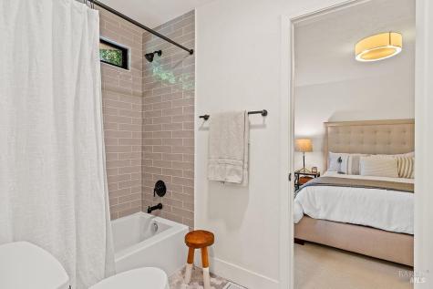 913 Valley View Drive Healdsburg CA 95448