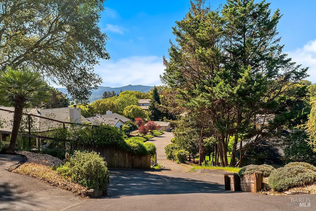 913 Valley View Drive Healdsburg CA 95448
