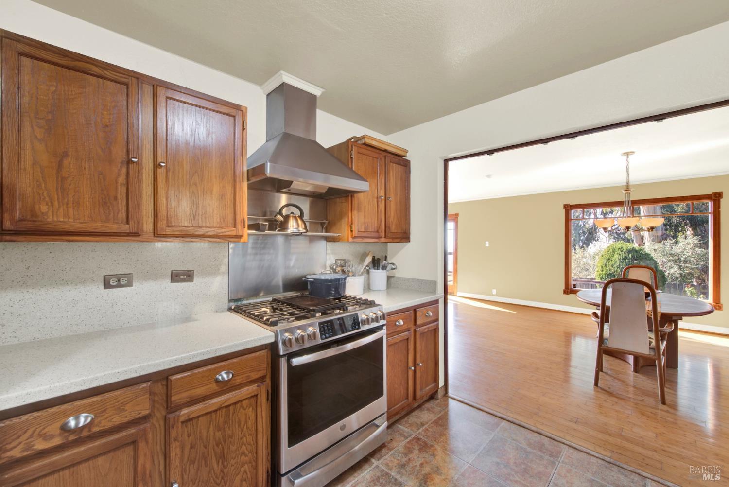 7937 Sunkist Drive Oakland CA 94605